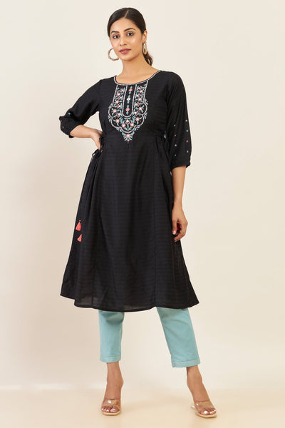 Contrast Floral Embroidery & All Over Chevron Kurta- Black