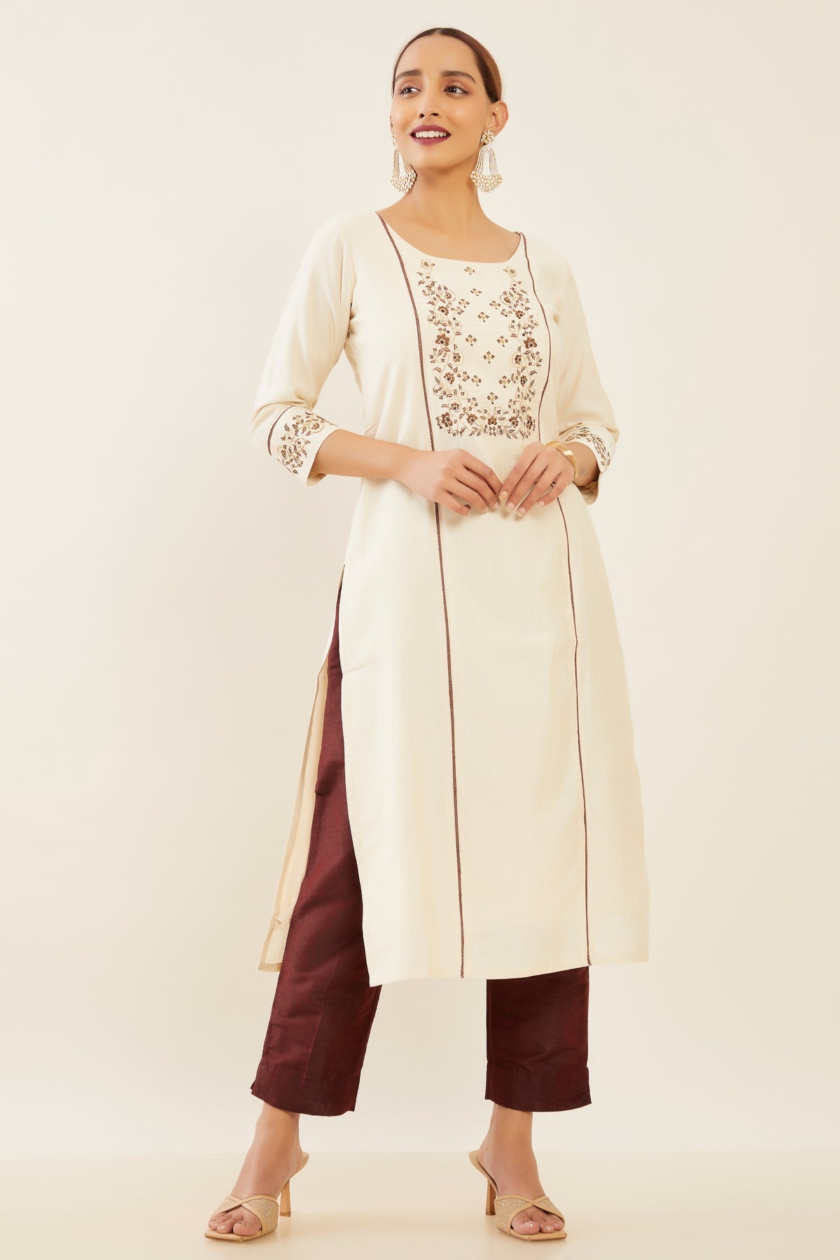 Floral Scroll Motif Embroidered Kurta - Off-White