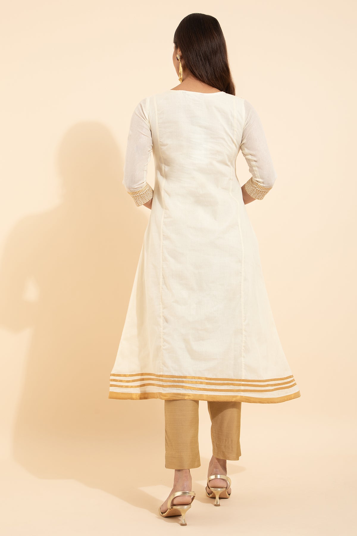 off white kurta with kasavu 