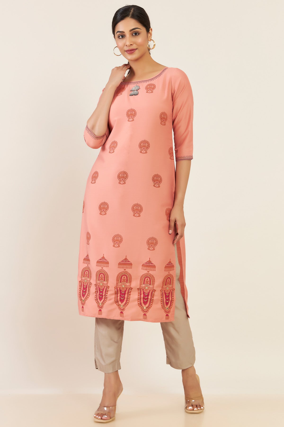 All Over Kathakali Print With Scallop Embroidered Kurta Peach