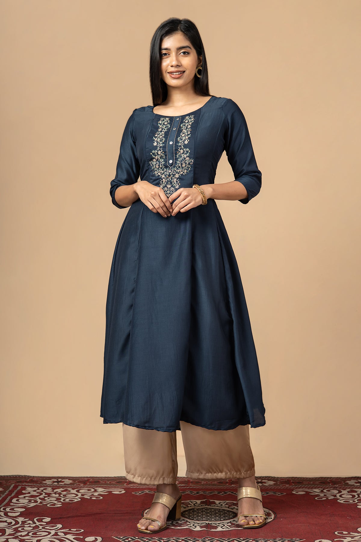 Floral Motif Embroidered Kurta Navy