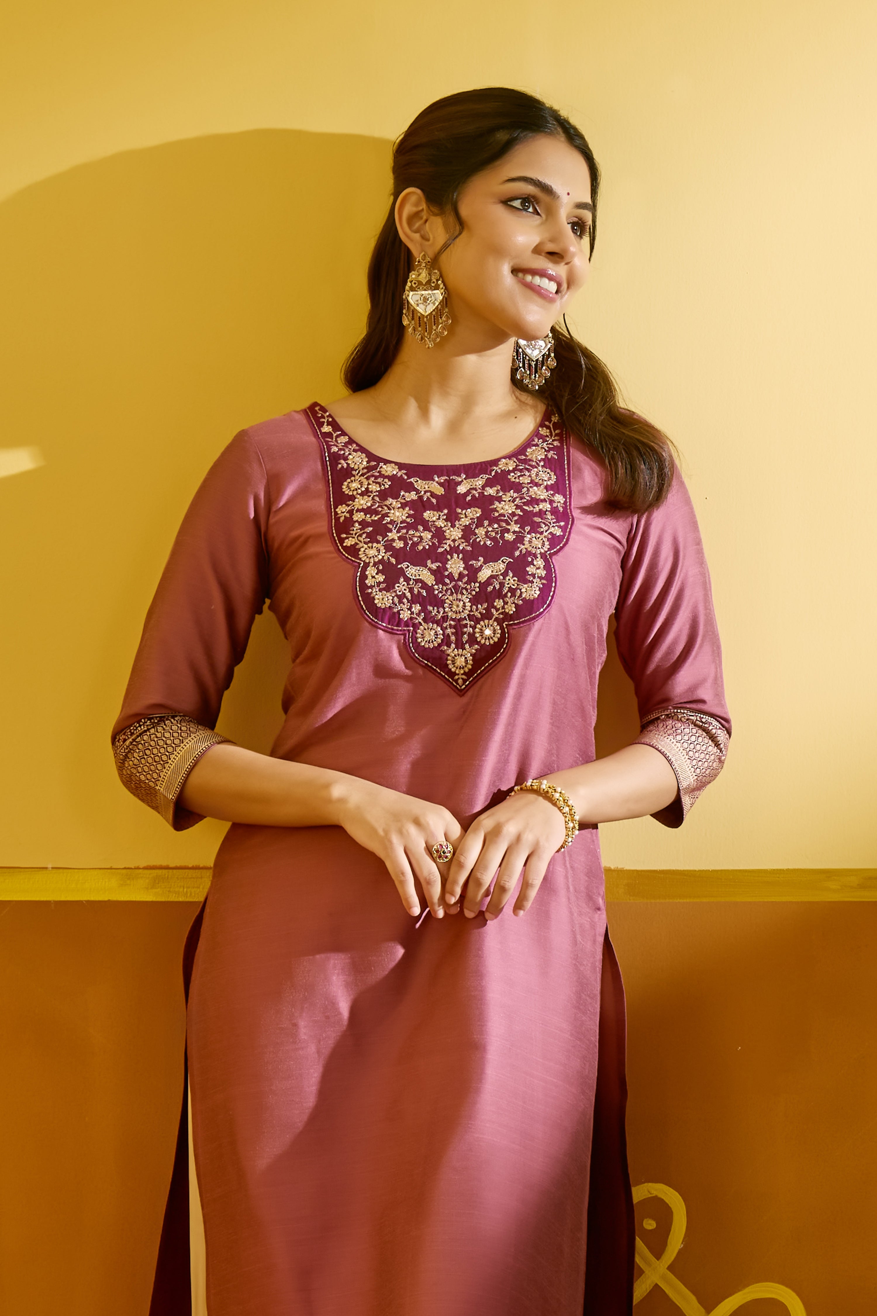 Vanasingaram Embroidered Magenta Kurta