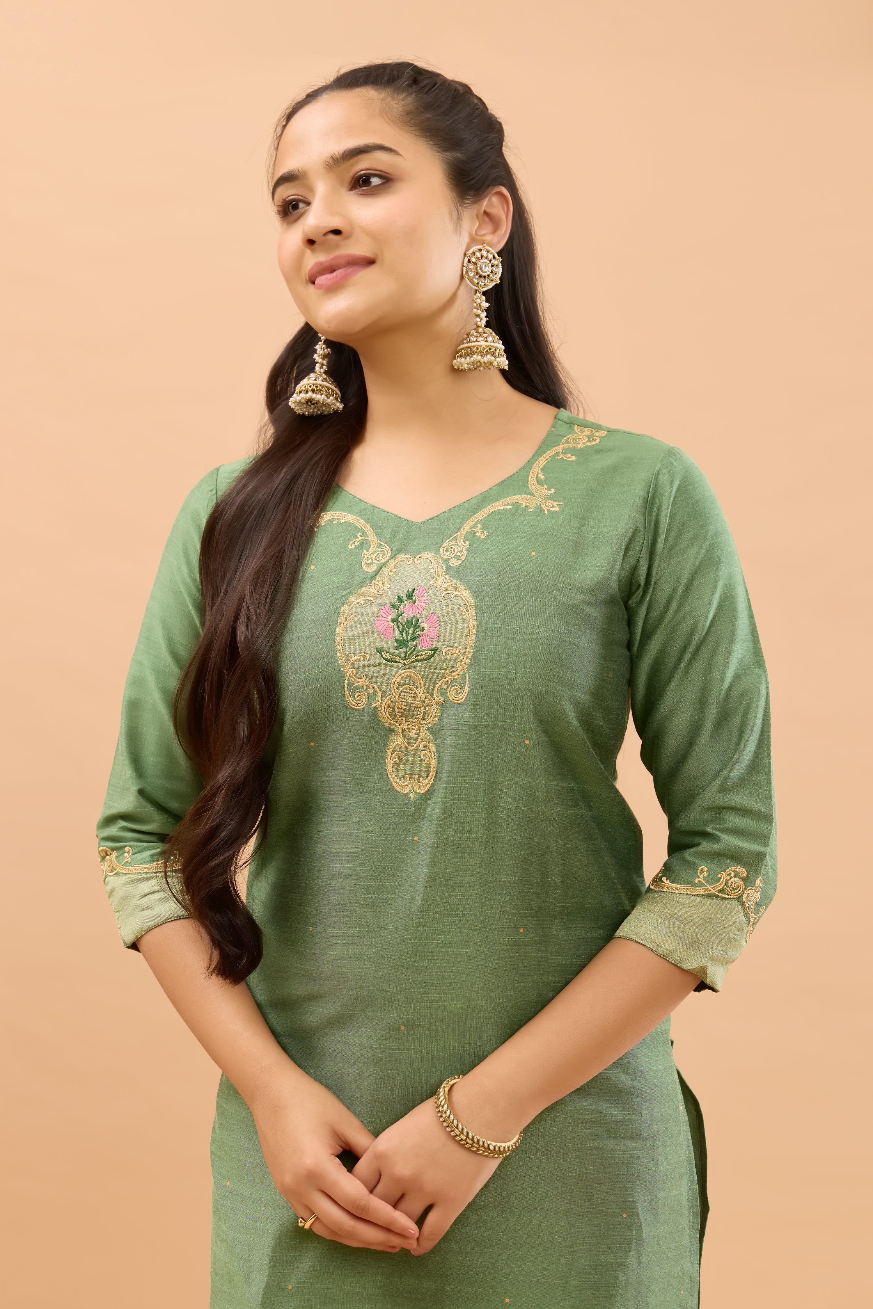 Green Floral Embroidered Scallop Hem Kurta