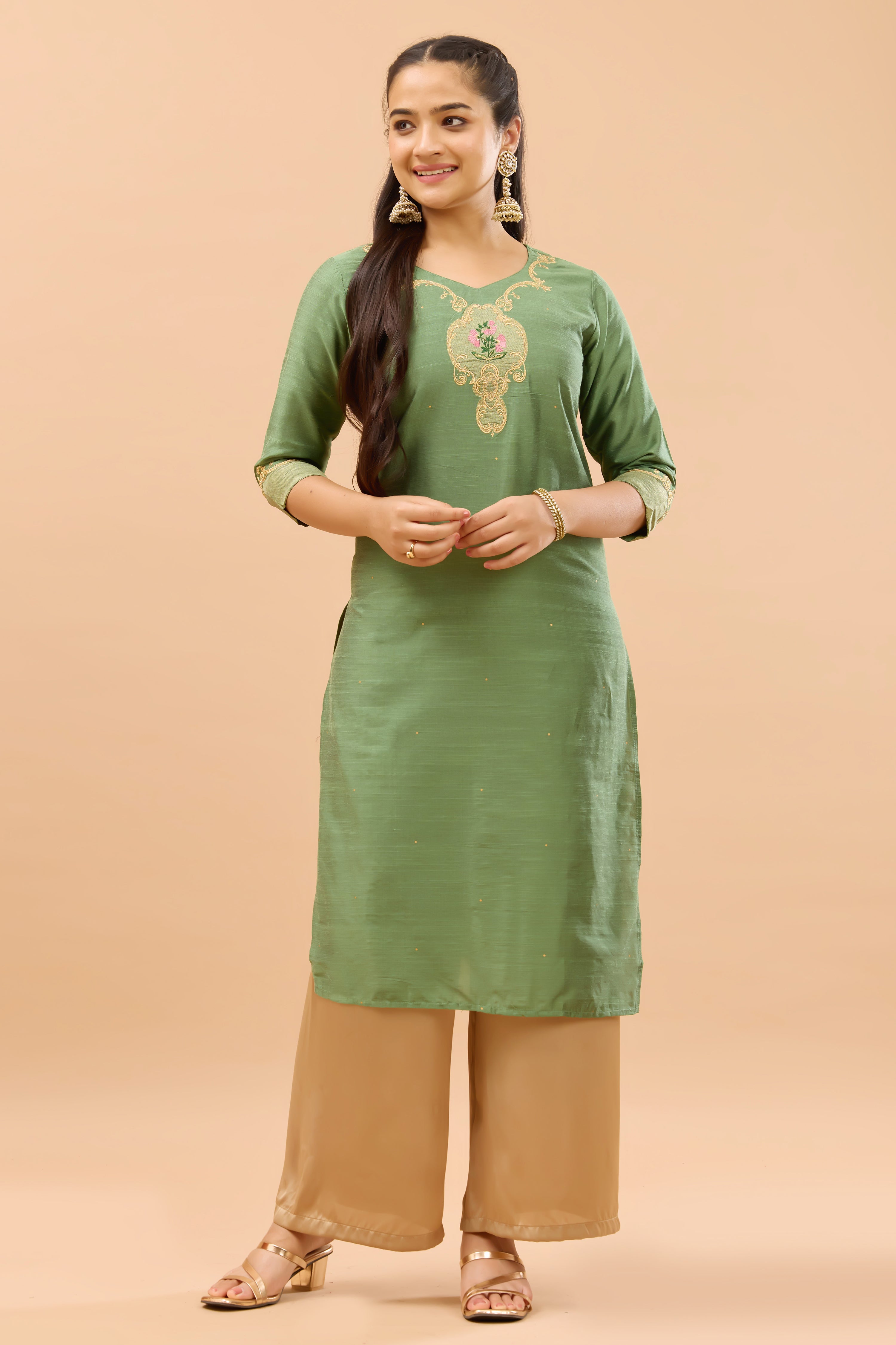 Green Floral Embroidered Scallop Hem Kurta