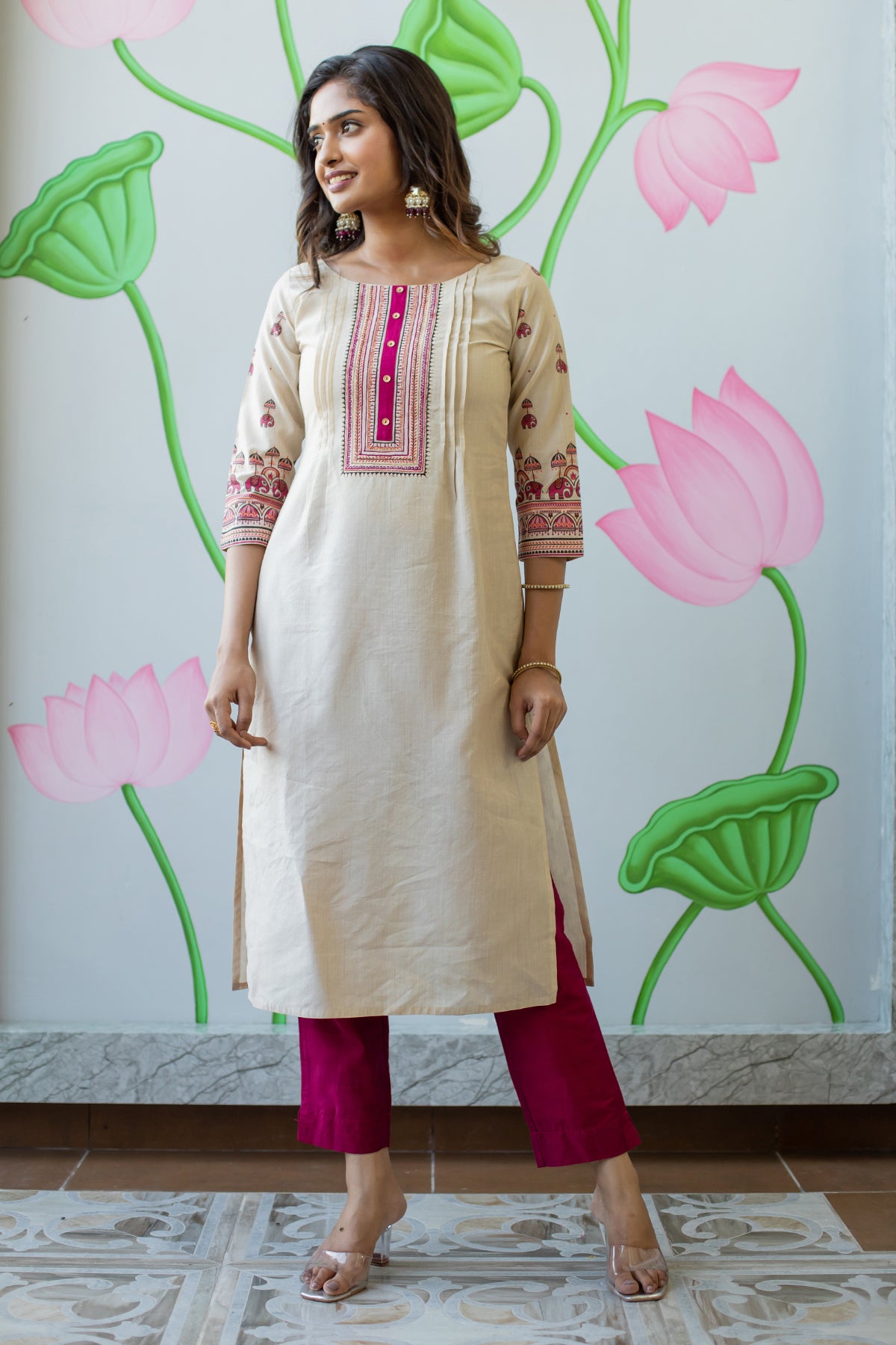 Geometric Motif Embroidered With Elephant Printed Kurta - Off White