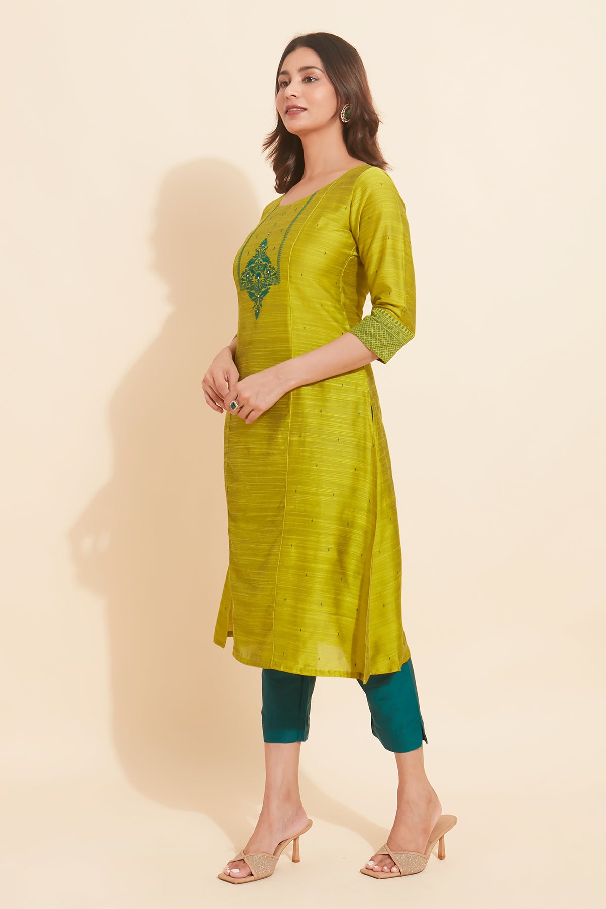 Contemporary Peacock Motif Embroidered kurta - Green