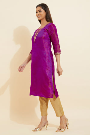 Floral Embroidered Kurta - Magenta