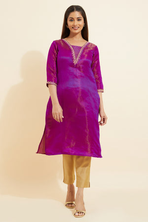 Floral Embroidered Kurta - Magenta