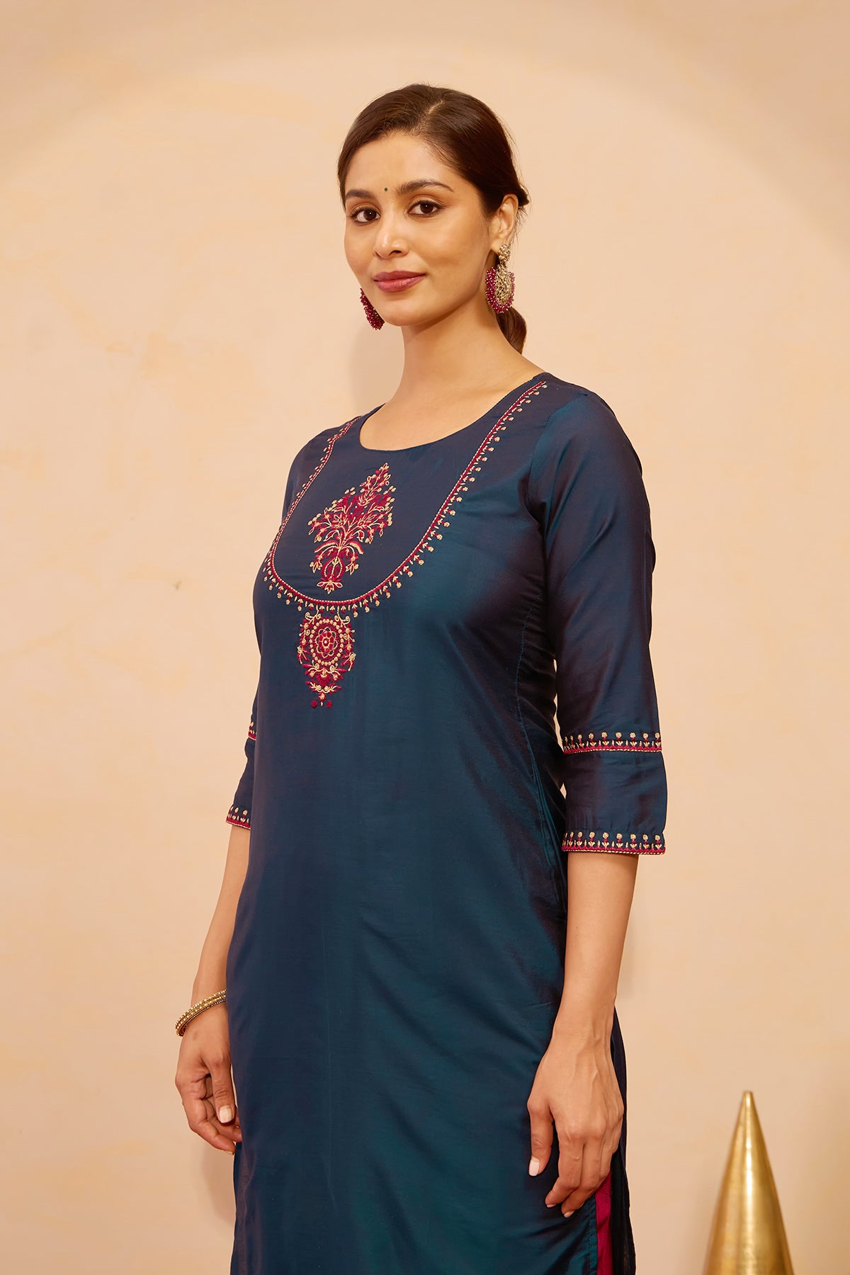 Jewel Inspired Floral Embroidered Kurta - Blue
