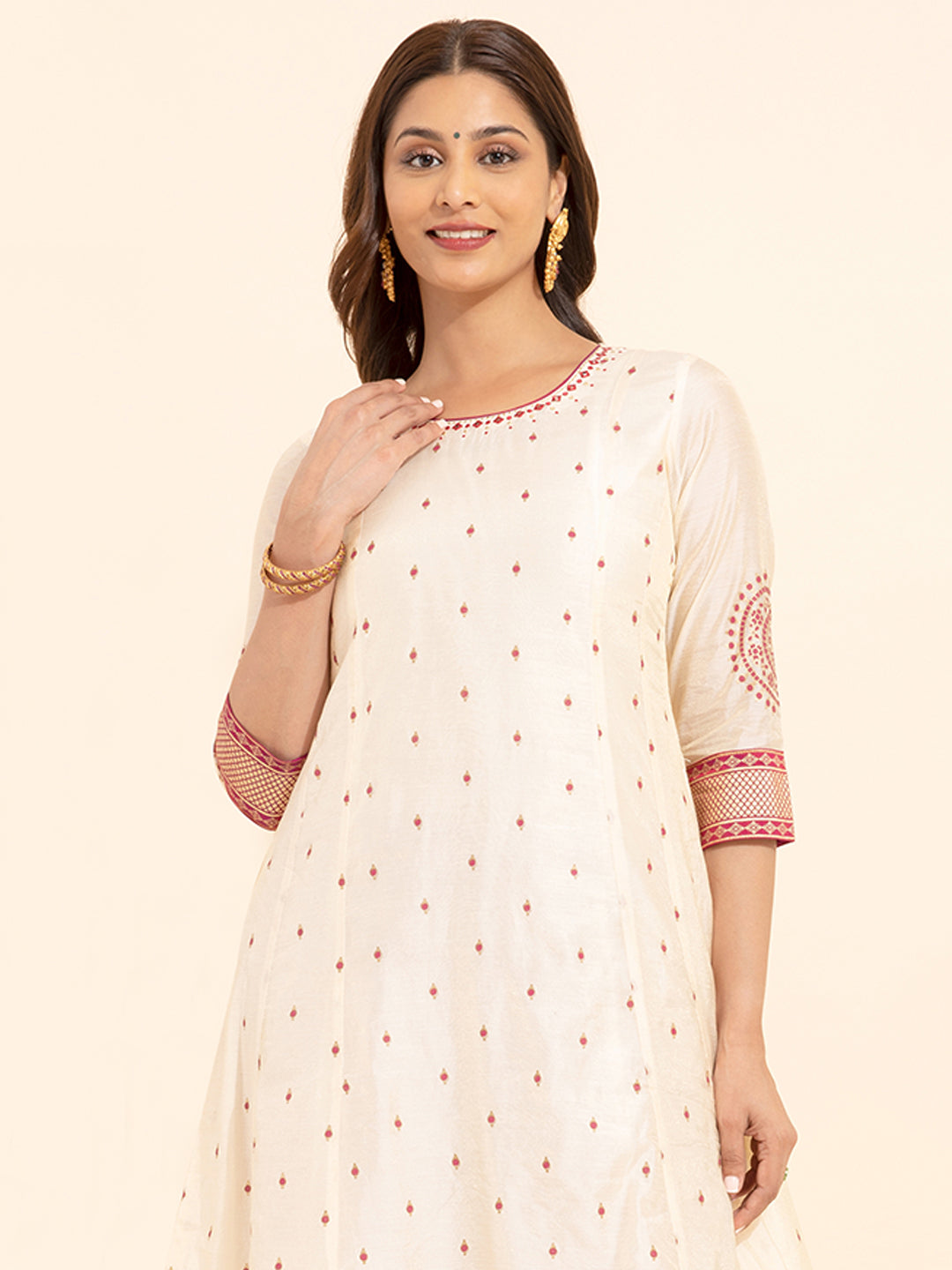 Jewel Inspired Printed With Geometric Embroidered Kurta - Off White