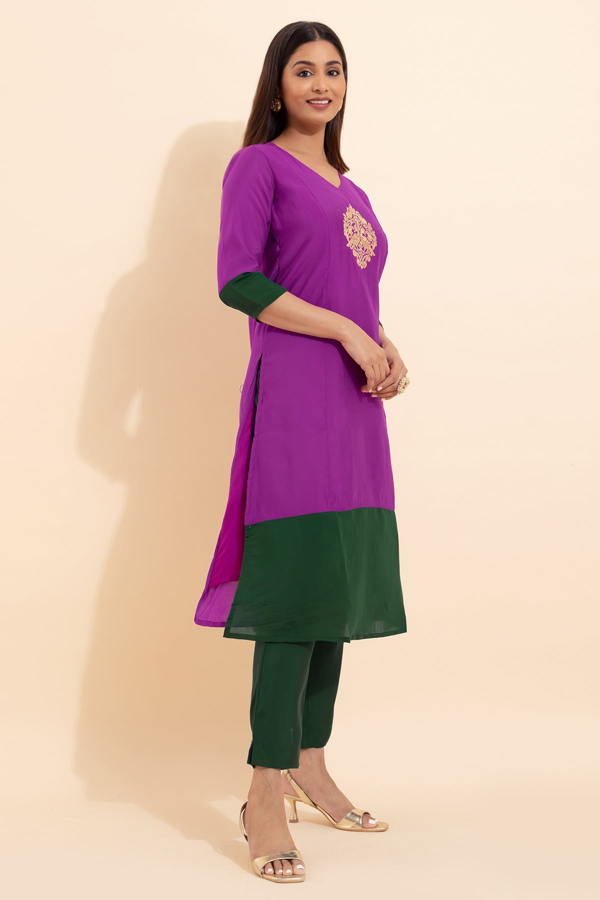 Paisley Embroidered Kurta - Purple
