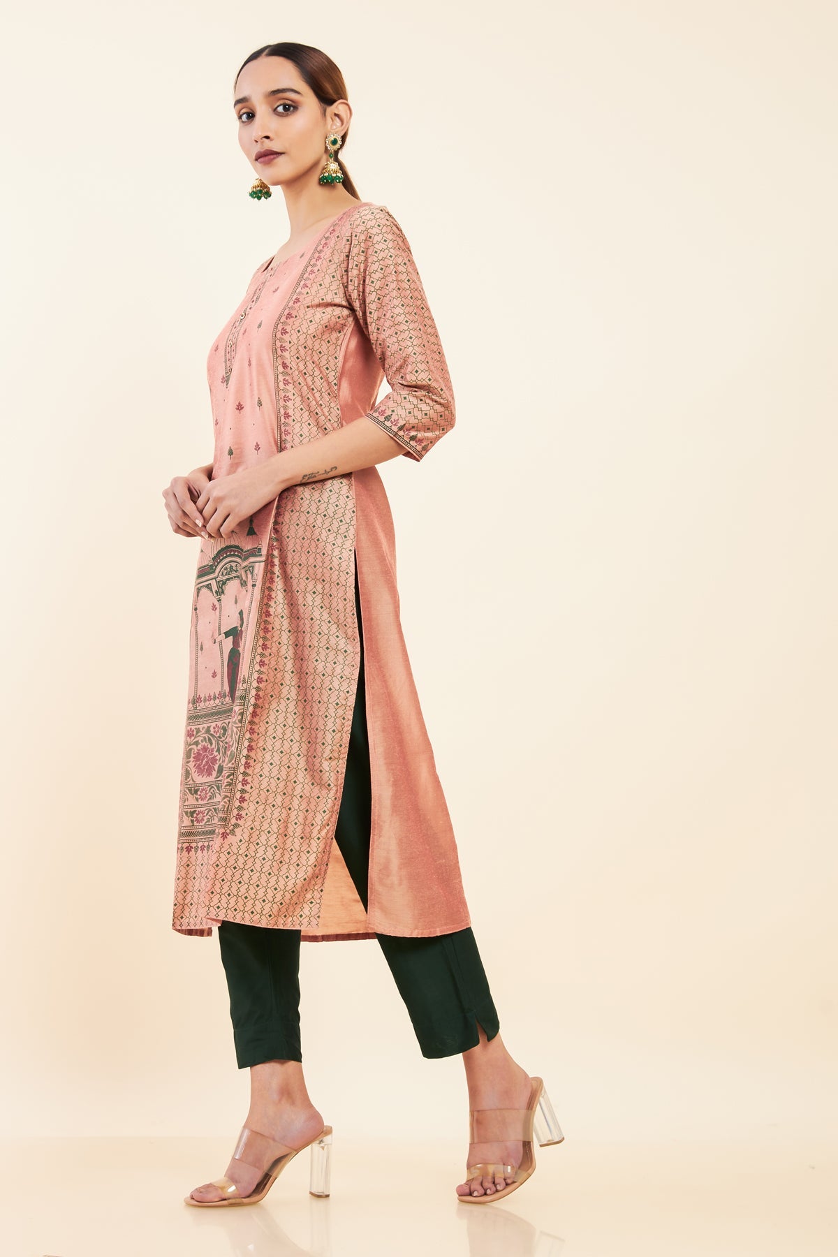 Moroccan Embellished Figure Motif Printed Kurta - Peach