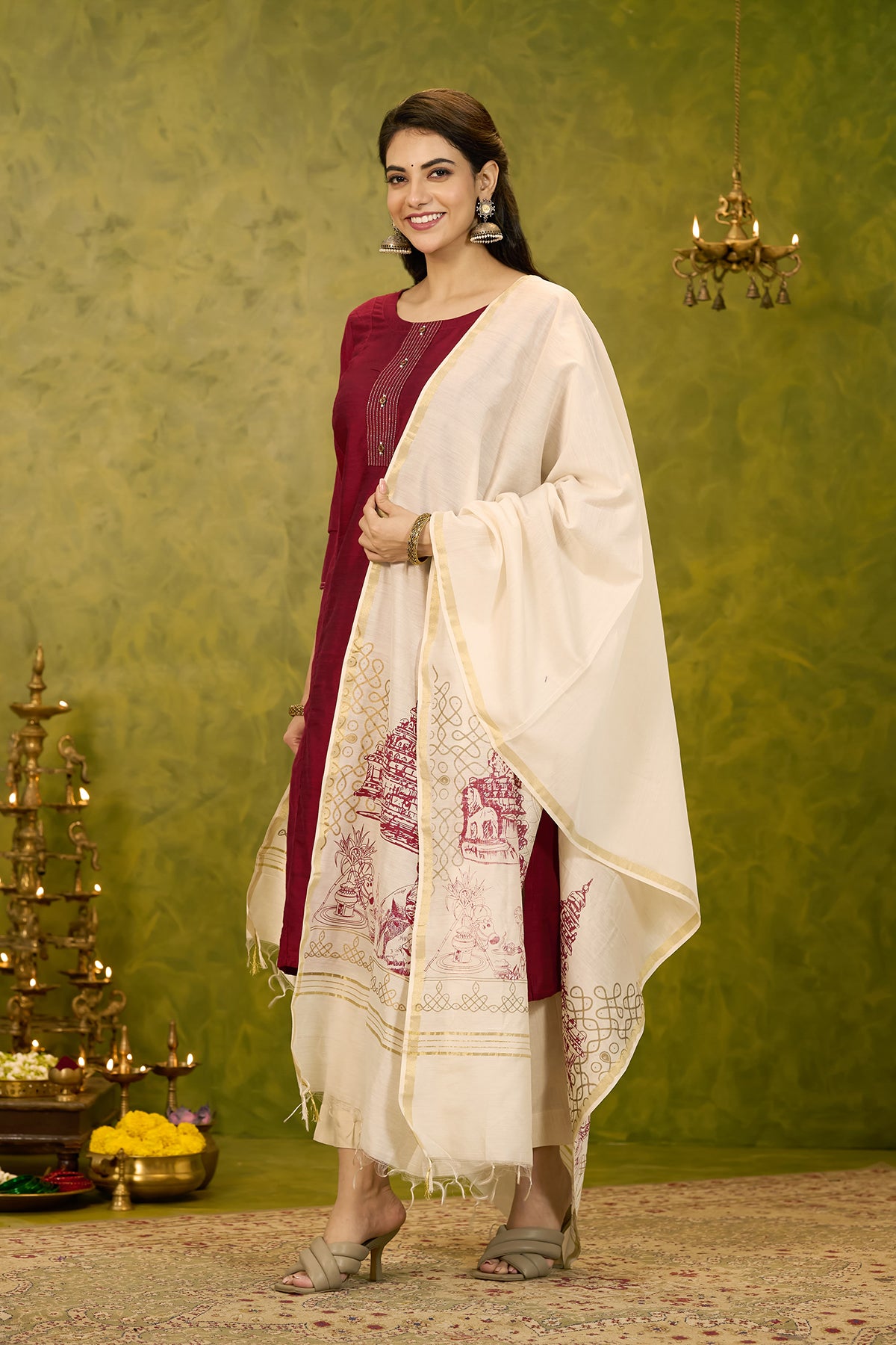 Solid Kurta with Ponagl Inspired Printed Dupatta - Red & Off - White