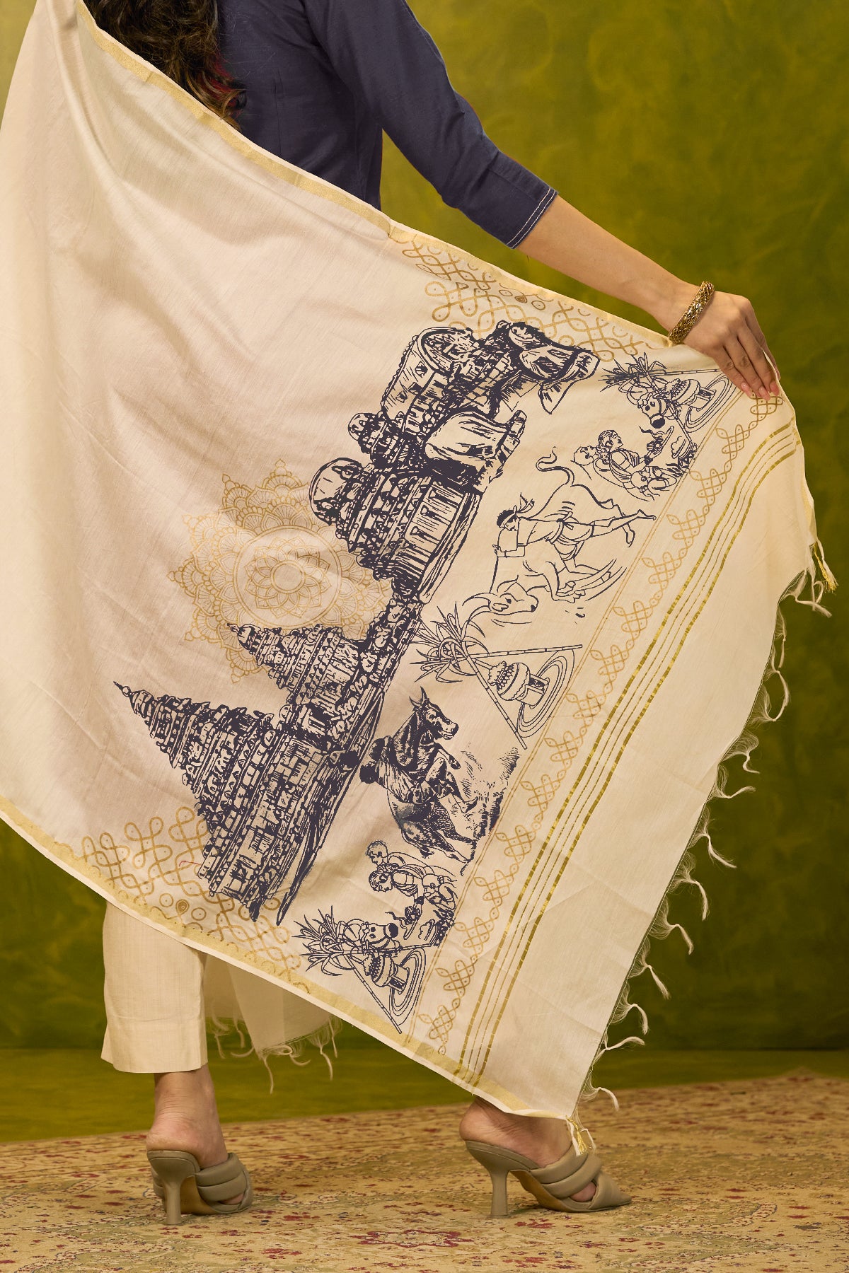 Solid Kurta with Ponagl Inspired Printed Dupatta - Grey & Off - White