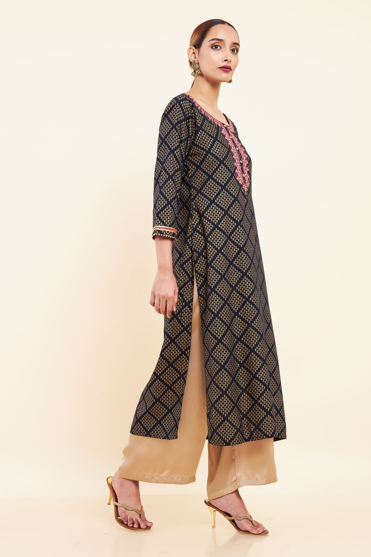 Contrast Daisy Motif Embroidered Gold Geometric Self Printed Kurta Navy