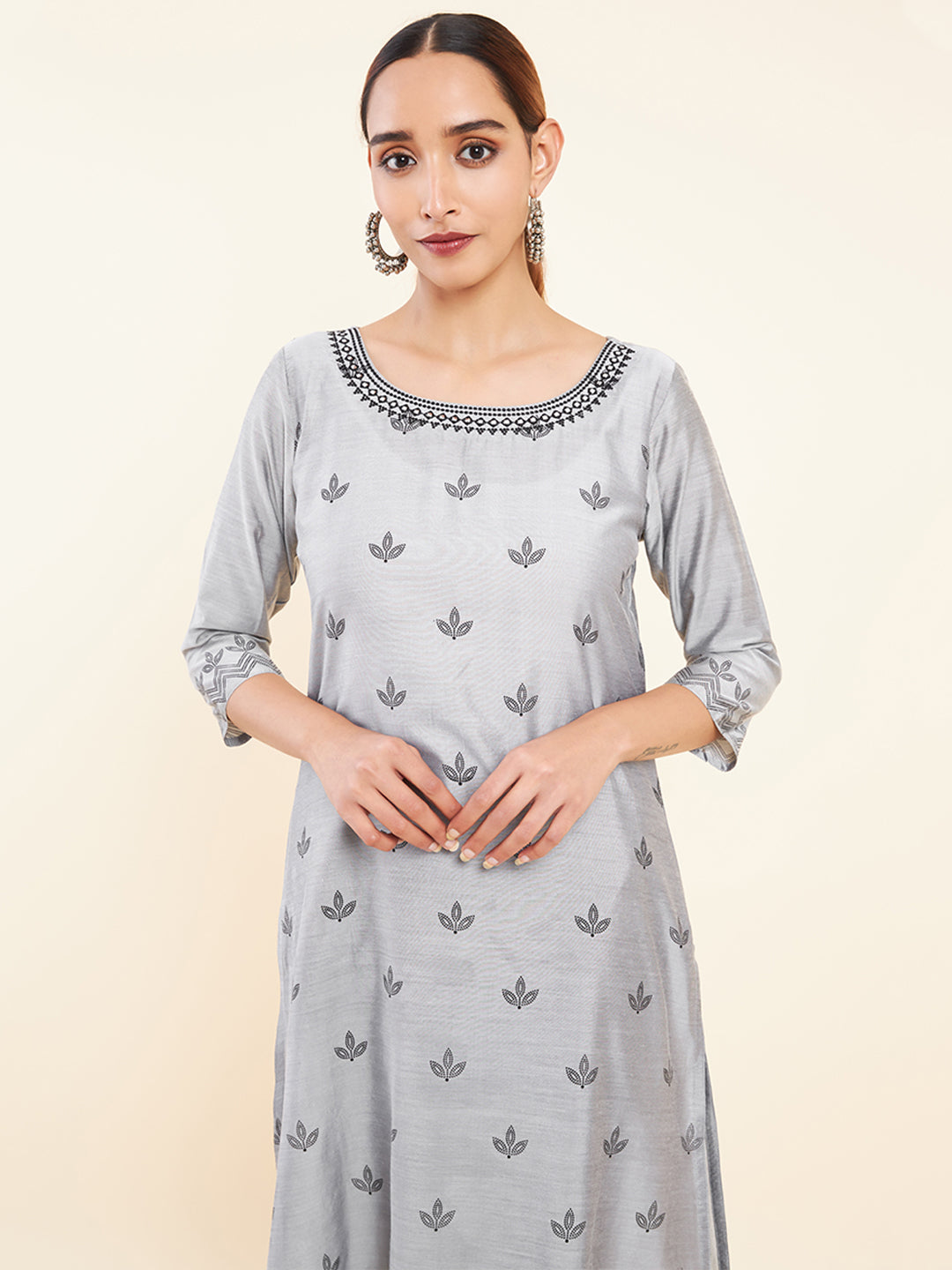 Contrast Foil Mirror Embroidery Embellished Geometric Printed Kurta Grey