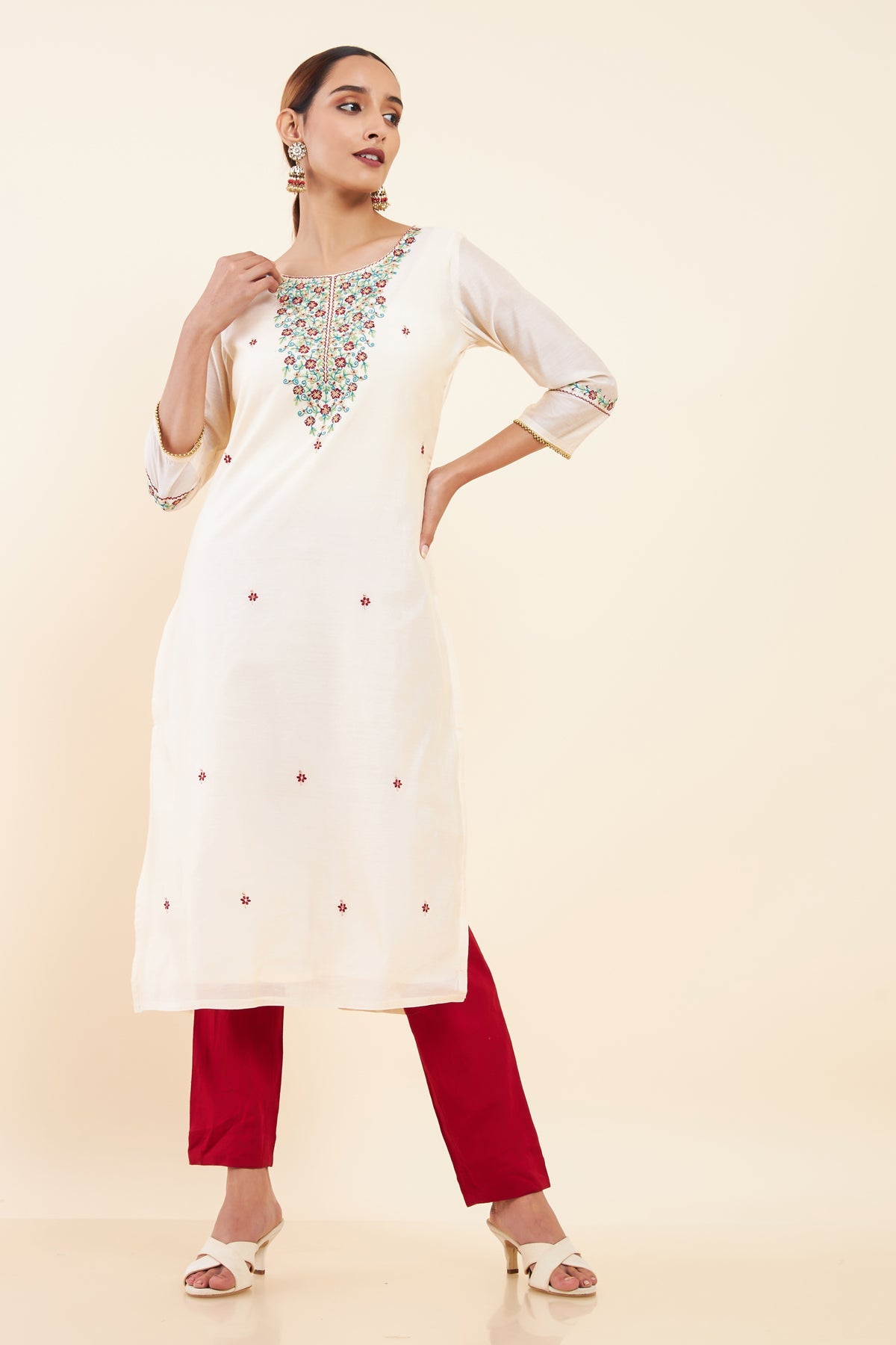 Contrast Floral Embroidered Kurta - Off white