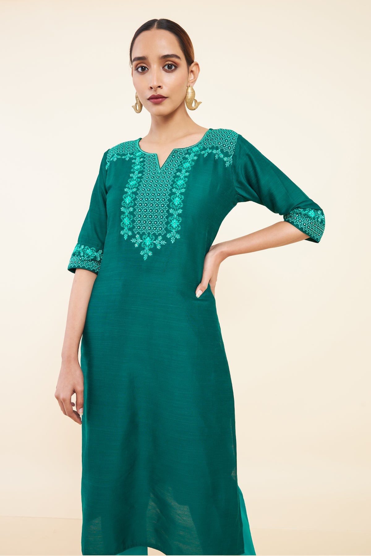 Floral & Moroccan Motif Embroidered Kurta Green