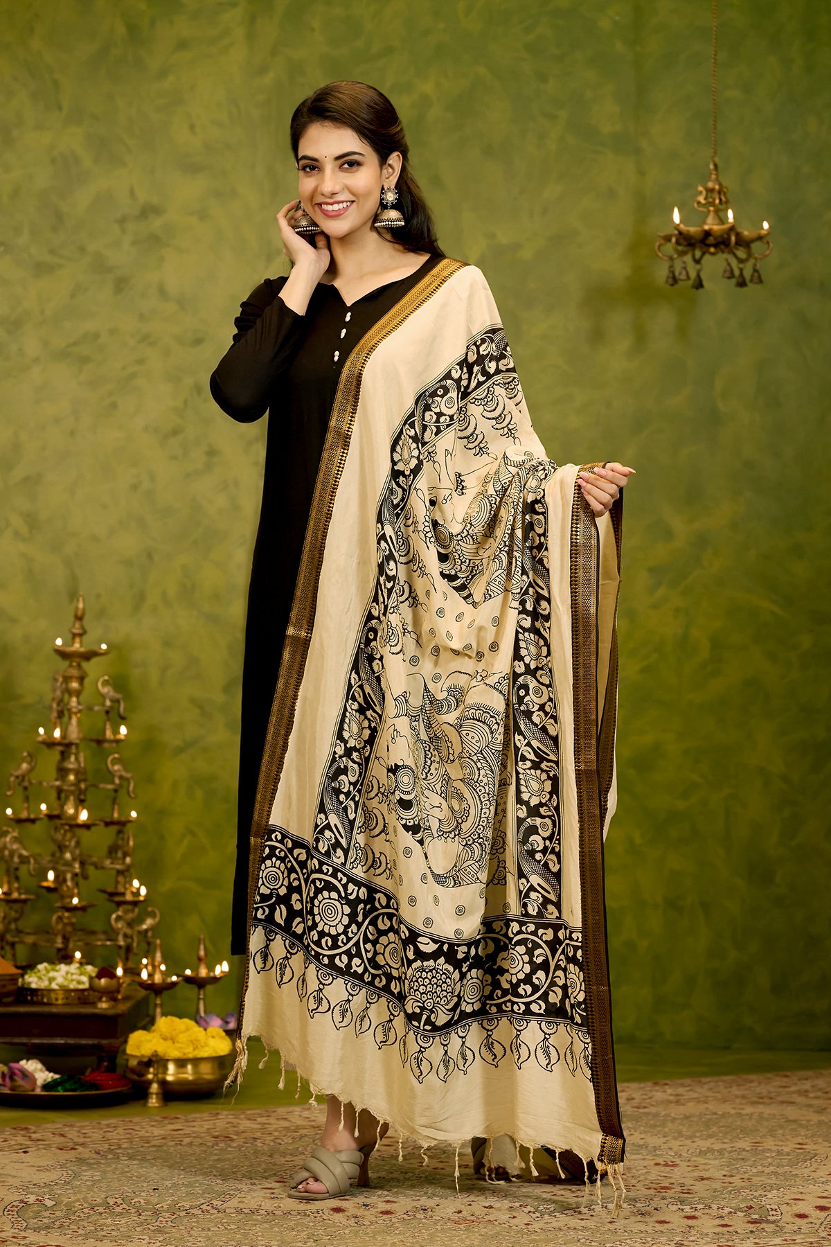 Solid Kurta with Pen Kalamkari Printed Dupatta - Black & Beige