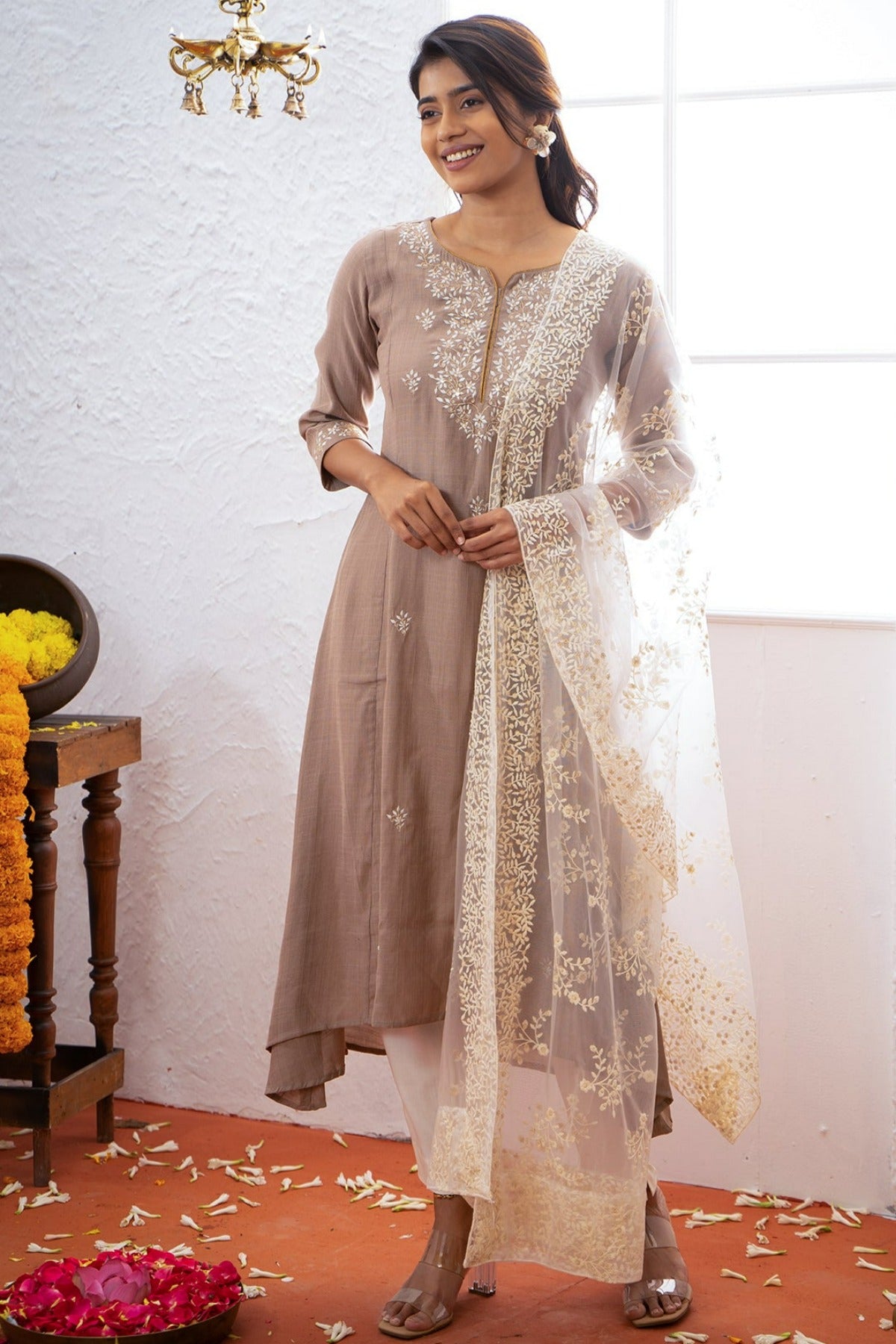 Contrast Floral Embroidered Kurta Set With Embroidered Organza Dupatta - Brown & Off White