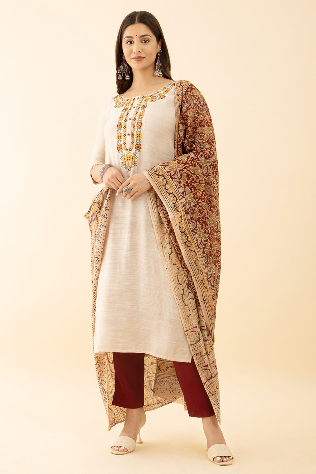 Fashionable Kalamkari Dupatta and Kurta Set with Floral Embroidery