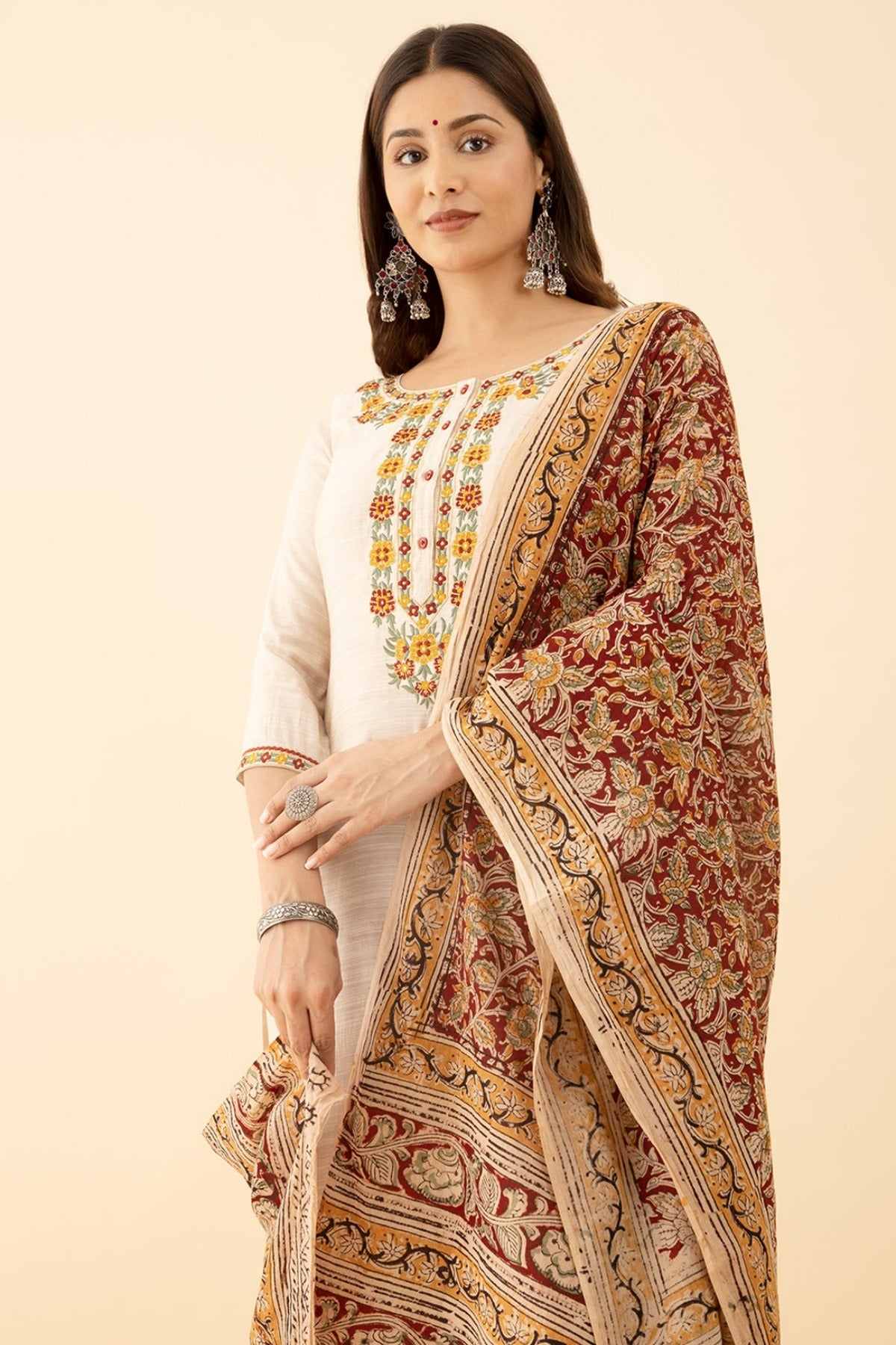 Fashionable Kalamkari Dupatta and Kurta Set with Floral Embroidery