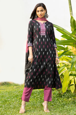 Ikkat Kurta Set with Sequins Embellished Dual Tone Dupatta Black Pink
