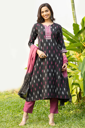 Ikkat Kurta Set with Sequins Embellished Dual Tone Dupatta Black Pink