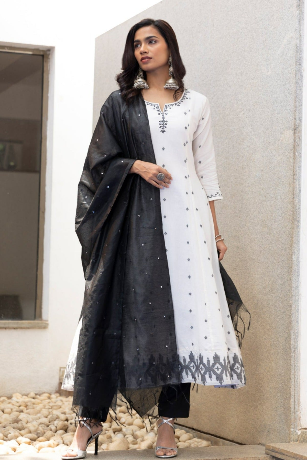 Jamdhani Wave Kurtaset with Embroidered Neckline Mirror Embellished Dupatta White Black