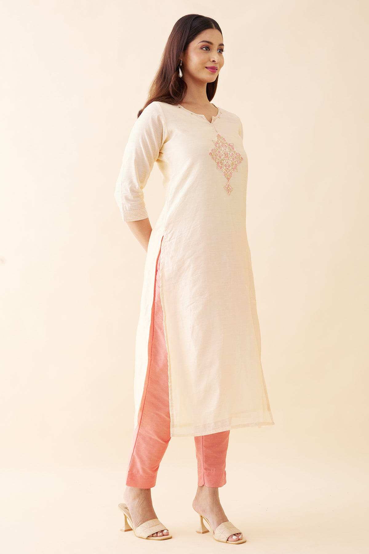 Floral Embroidered Kurtaset with Brocade Dupatta - Off-White & Peach