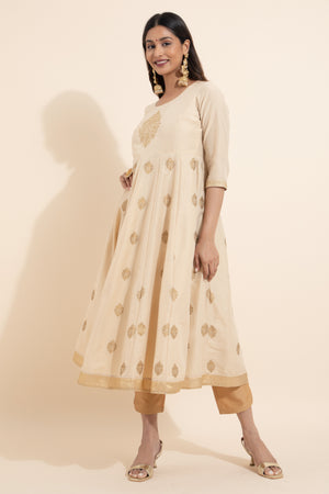 Floral Embroidered Kurtaset with Brocade Dupatta - Off-White & Gold
