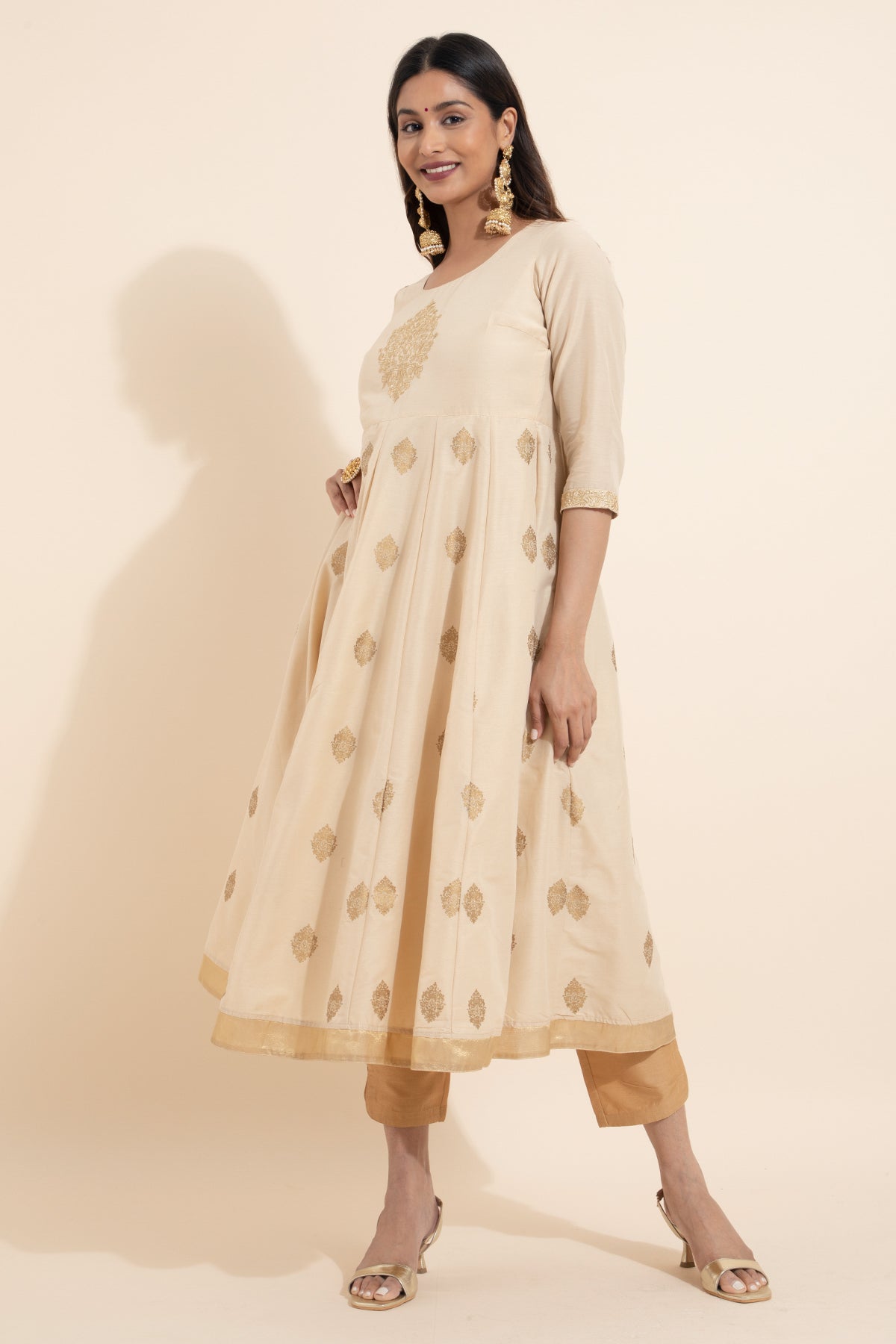 Floral Embroidered Kurtaset with Brocade Dupatta - Off-White & Gold