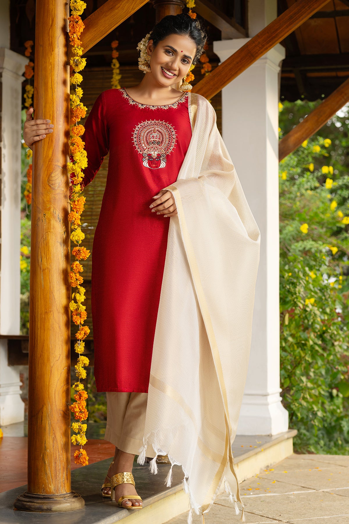 Kathakali Embroidered Kurtaset - Red & Off-White
