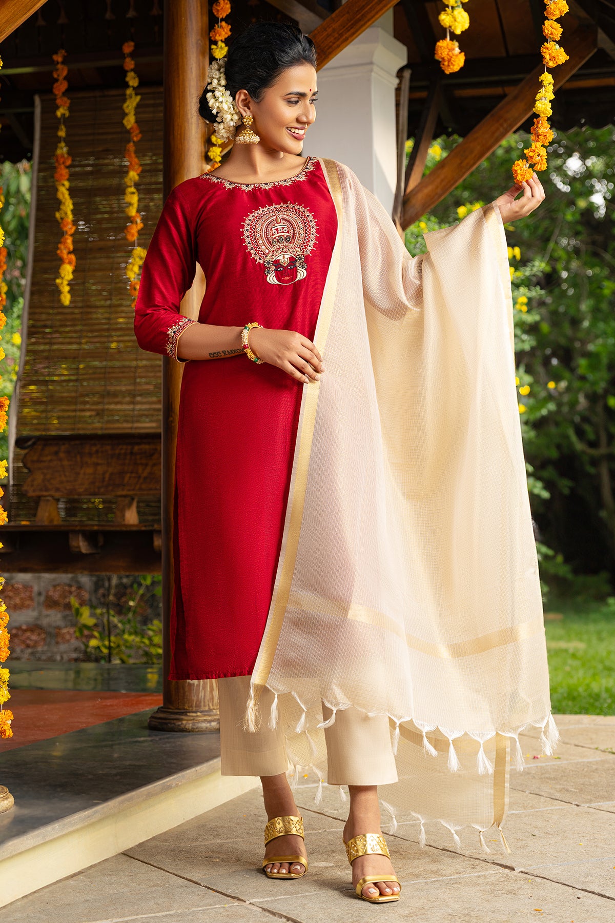 Kathakali Embroidered Kurtaset - Red & Off-White
