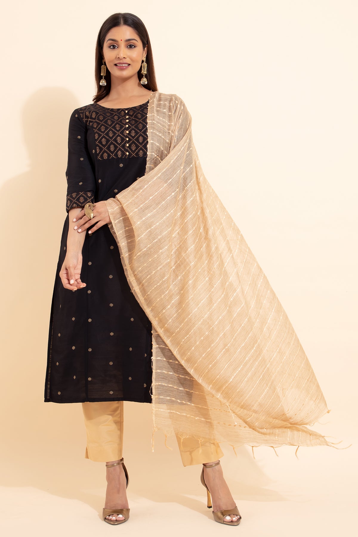 Dobby Weave Festive Kurtaset - Black & Beige