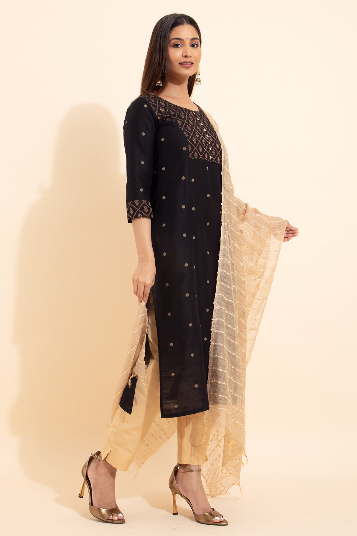 Dobby Weave Festive Kurtaset - Black & Beige