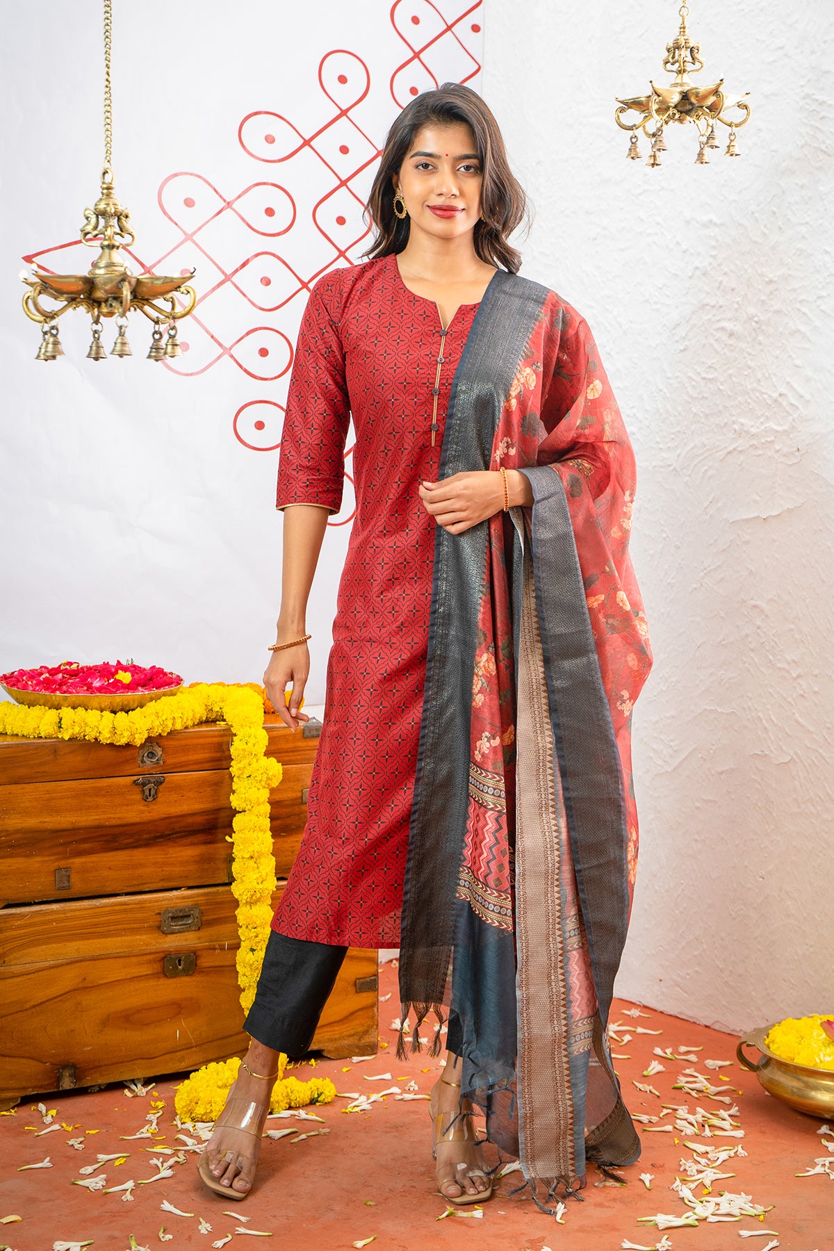 Allover Floral Printed Kurta Set With Printed Brocade Dupatta Red Black