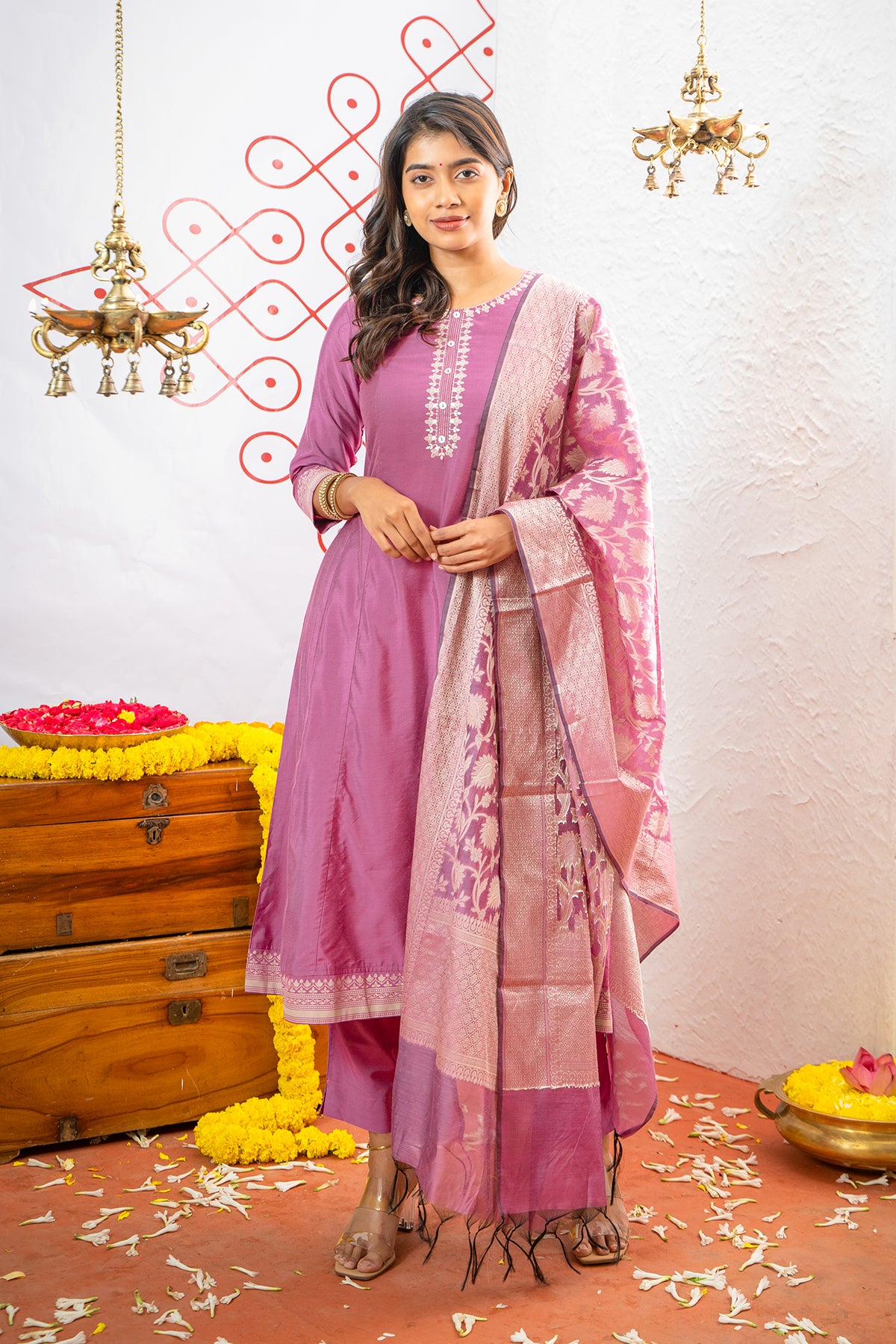 Floral Embroidered A line Kurta Set With Brocade Dupatta Pink
