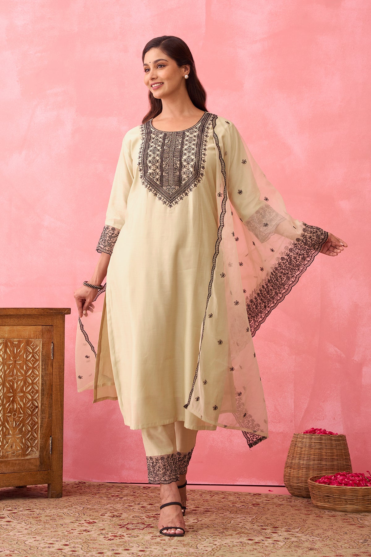 Floral Embroidered Kurtaset with Embroidered Organza Dupatta - Off-White