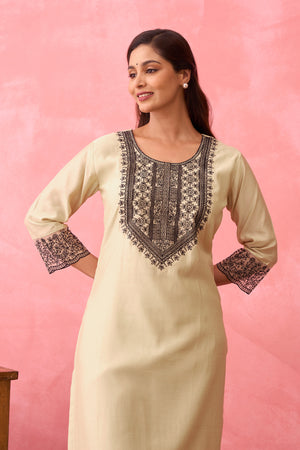 Floral Embroidered Kurtaset with Embroidered Organza Dupatta - Off-White