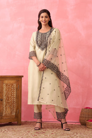 Floral Embroidered Kurtaset with Embroidered Organza Dupatta - Off-White