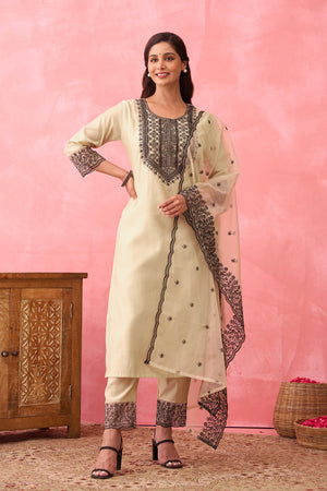 Floral Embroidered Kurtaset with Embroidered Organza Dupatta - Off-White