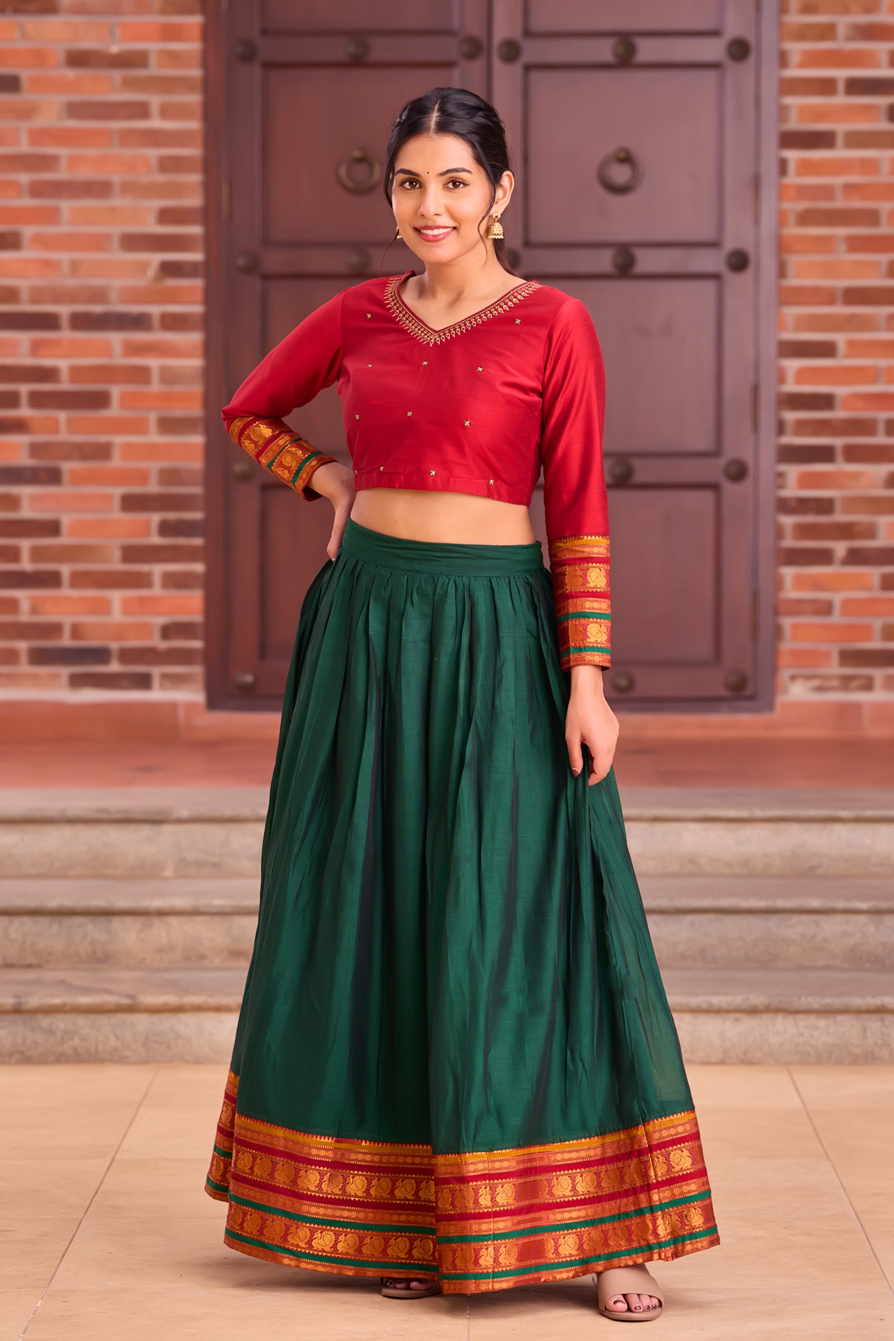 18+ Red and Green Outfit Ideas That Look Chic (Not Christmassy!) - Infospy 18+ Red and Green Outfit Ideas That Look Chic (Not Christmassy!) - Infospy