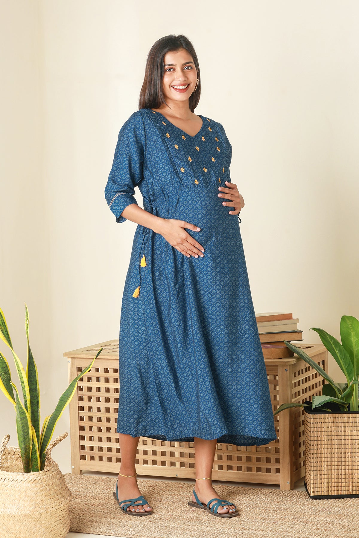 Ditsy Floral Printed Maternity Kurta with Embroidered Yoke Blue