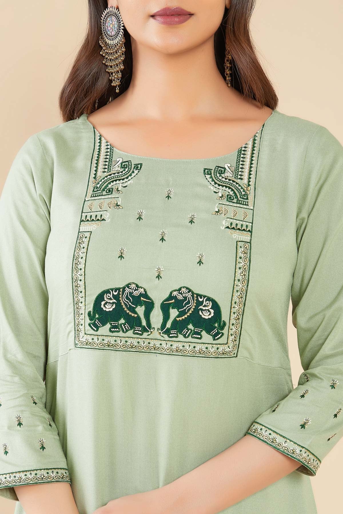 Traditional Figure Motif Embroidered Kurta - Green