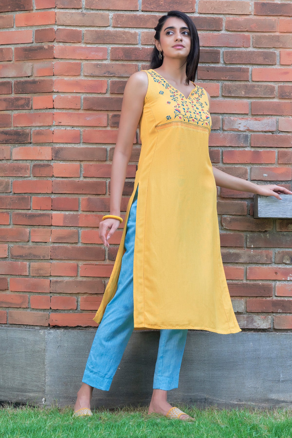 Satin Stitch Floral Embroidered Kurta - Yellow