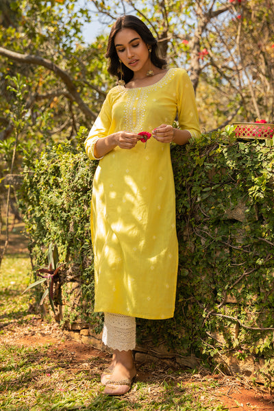 Foil Mirror Embellished With Geometric Embroidery & Dobby Weave Kurta - Yellow
