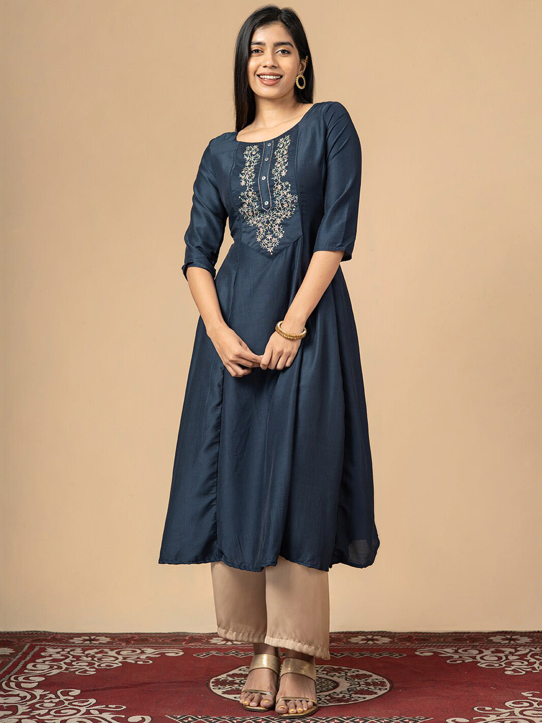 Floral Motif Embroidered Kurta Navy