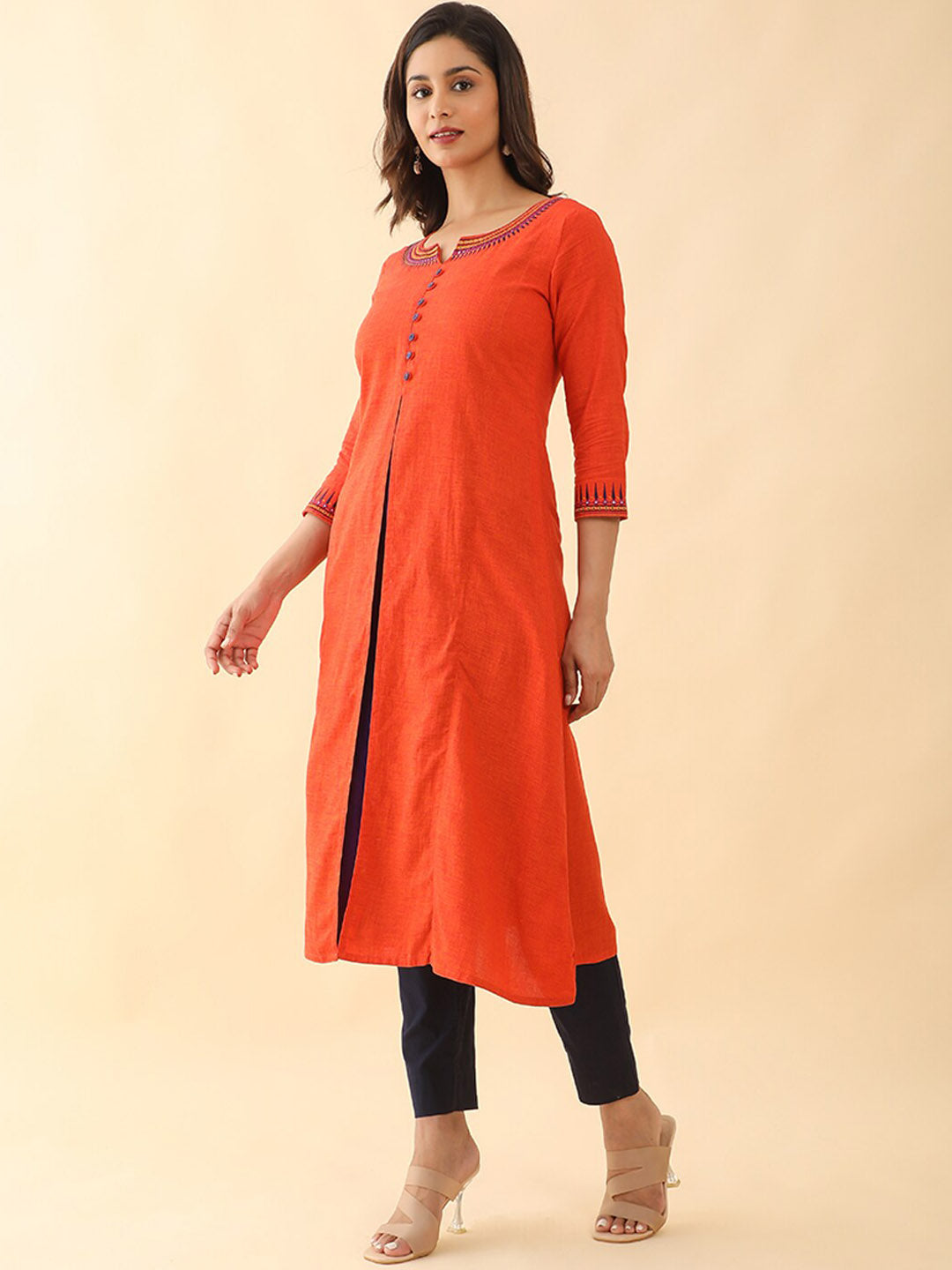 Jewelled Embroidered With Contrast Front Slit Kurta - Orange