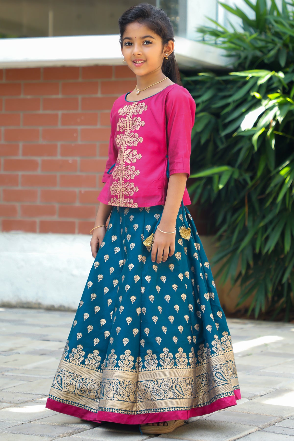 Floral Motif Placement Printed Sleeveless Top Ethnic Motif Printed Skirt Set Pink Blue